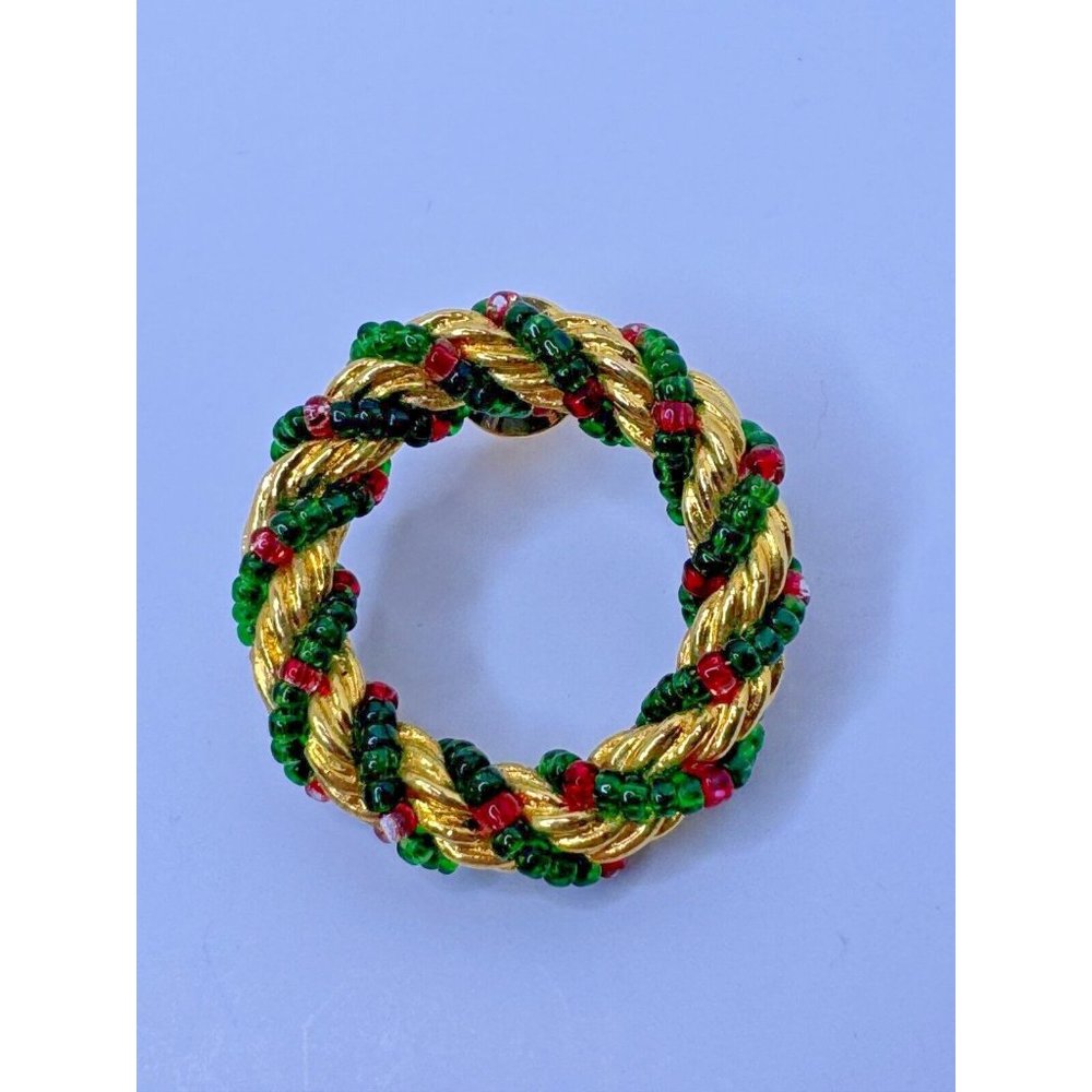 Christmas Wreath Brooch Pin Vintage Green Gold-Colored Braid Holly Round 1.5 in - Picture 3 of 5